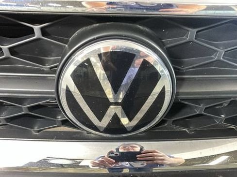 Used 2022 Volkswagen Taos SE FWD image 8