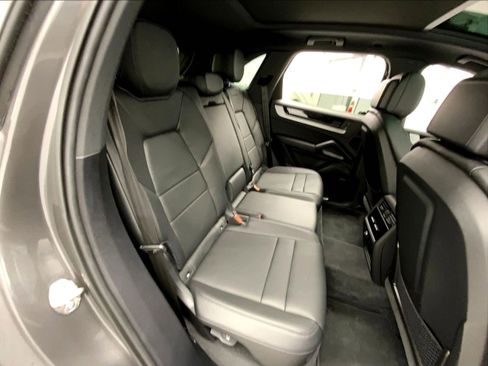Used 2025 Porsche Cayenne image 22