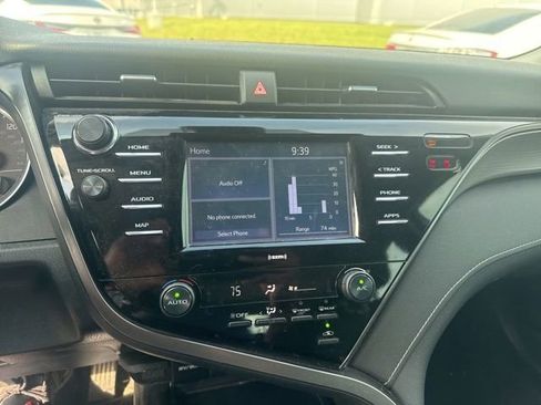 Used 2020 Toyota Camry SE FWD image 10