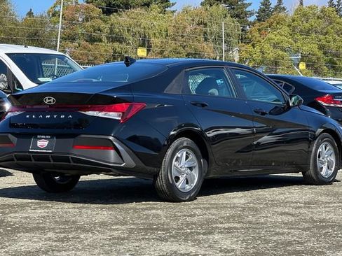 New 2026 Hyundai Elantra SE FWD image 6