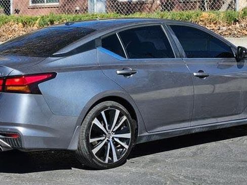 Used 2020 Nissan Altima 2.5 SR w/ Premium Package FWD image 5