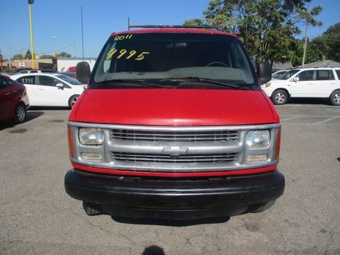 Used 2001 Chevrolet Express 3500 w/ Preferred Equipment Group 2 RWD image 3