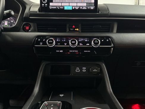 Used 2025 Honda Pilot Black Edition image 27