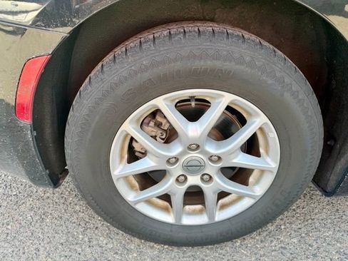 Used 2023 Chrysler Voyager LX image 11