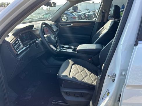 Used 2024 Volkswagen Atlas SE AWD/4WD image 6