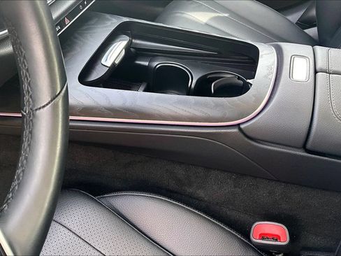 Used 2025 Mercedes-Benz E 350 Sedan image 19
