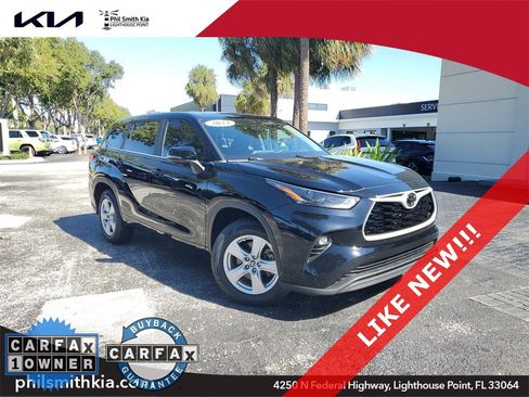 Used 2023 Toyota Highlander LE image 1