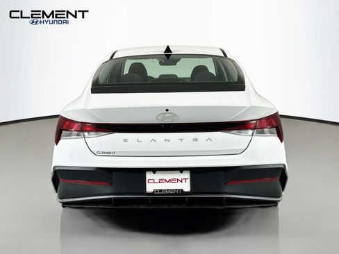 New 2026 Hyundai Elantra SE FWD image 7