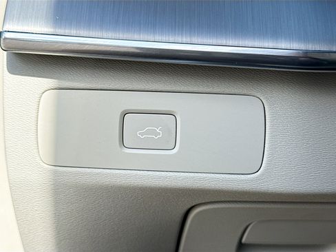 Used 2023 Volvo XC90 B5 Core w/ Protection Package Premier image 36