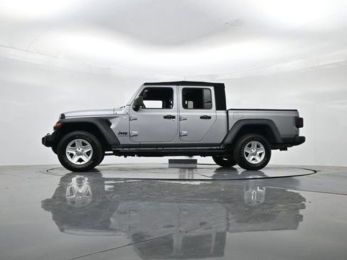Used 2020 Jeep Gladiator Sport w/ Quick Order Package 24S AWD/4WD image 38