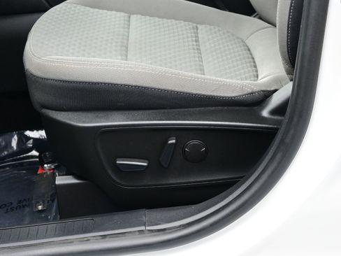 Used 2022 Ford Escape SE w/ SE Sport Appearance Package FWD image 11