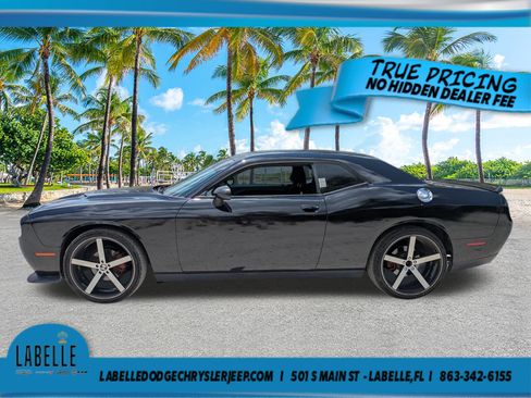 Used 2018 Dodge Challenger SXT RWD image 7