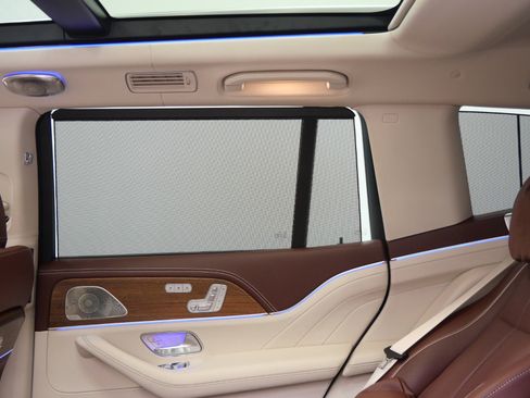 Used 2022 Mercedes-Benz Maybach GLS 600 4MATIC image 34