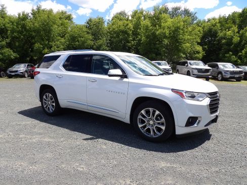 Used 2019 Chevrolet Traverse Premier AWD/4WD image 3