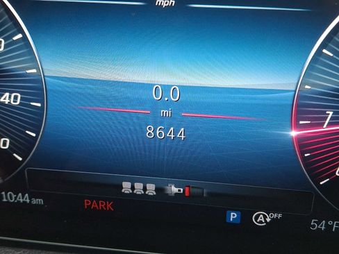 Used 2025 Mercedes-Benz GLB 250 4MATIC image 16