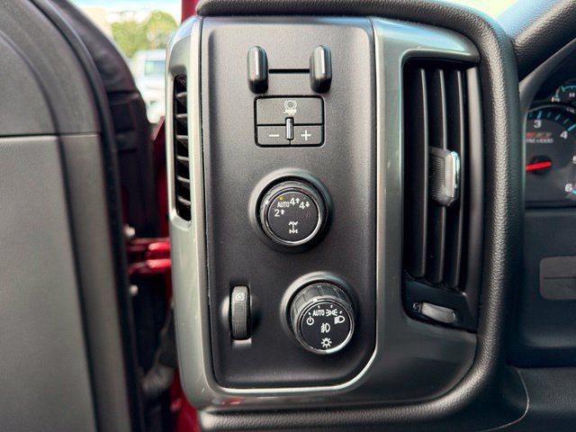 Used 2018 Chevrolet Silverado 1500 LT w/ All Star Edition AWD/4WD image 28