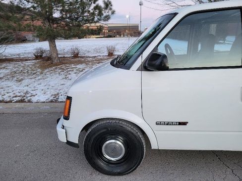 Used 1992 GMC Safari XT image 5