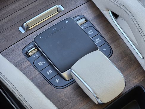 Used 2021 Mercedes-Benz GLE 450 4MATIC image 23