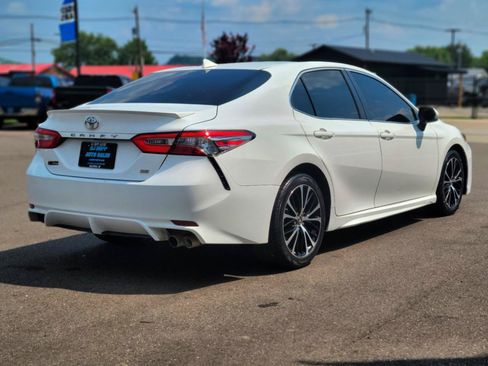 Used 2019 Toyota Camry SE FWD image 4