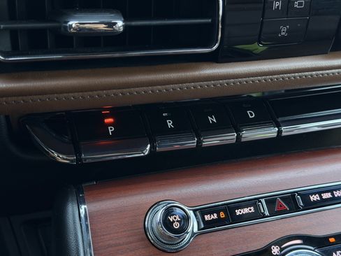Used 2021 Lincoln Aviator Grand Touring w/ Equipment Group 302A AWD/4WD image 27
