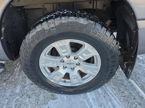 Used 2018 Nissan Titan SV w/ SV Convenience Package image 10