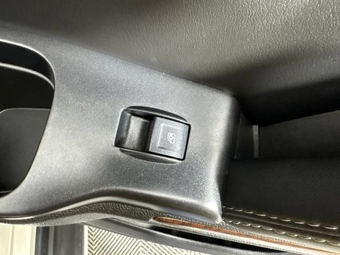 Used 2017 GMC Yukon SLT RWD image 55