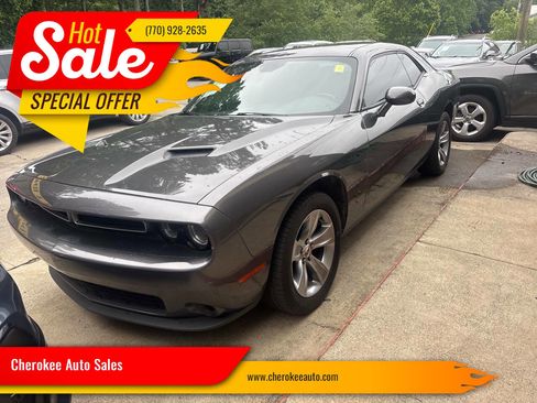 Used 2021 Dodge Challenger SXT RWD image 1
