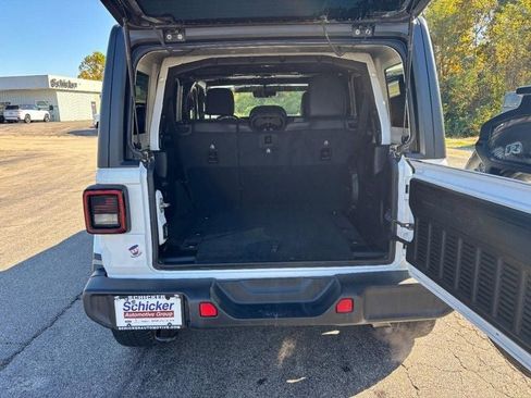 Used 2019 Jeep Wrangler Unlimited Sahara image 4