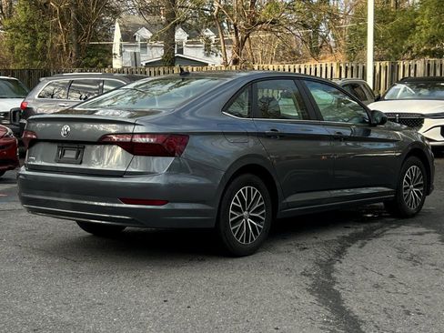 Used 2021 Volkswagen Jetta SE w/ SE Cold Weather Package image 5