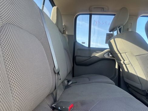 Used 2019 Nissan Frontier SV image 29