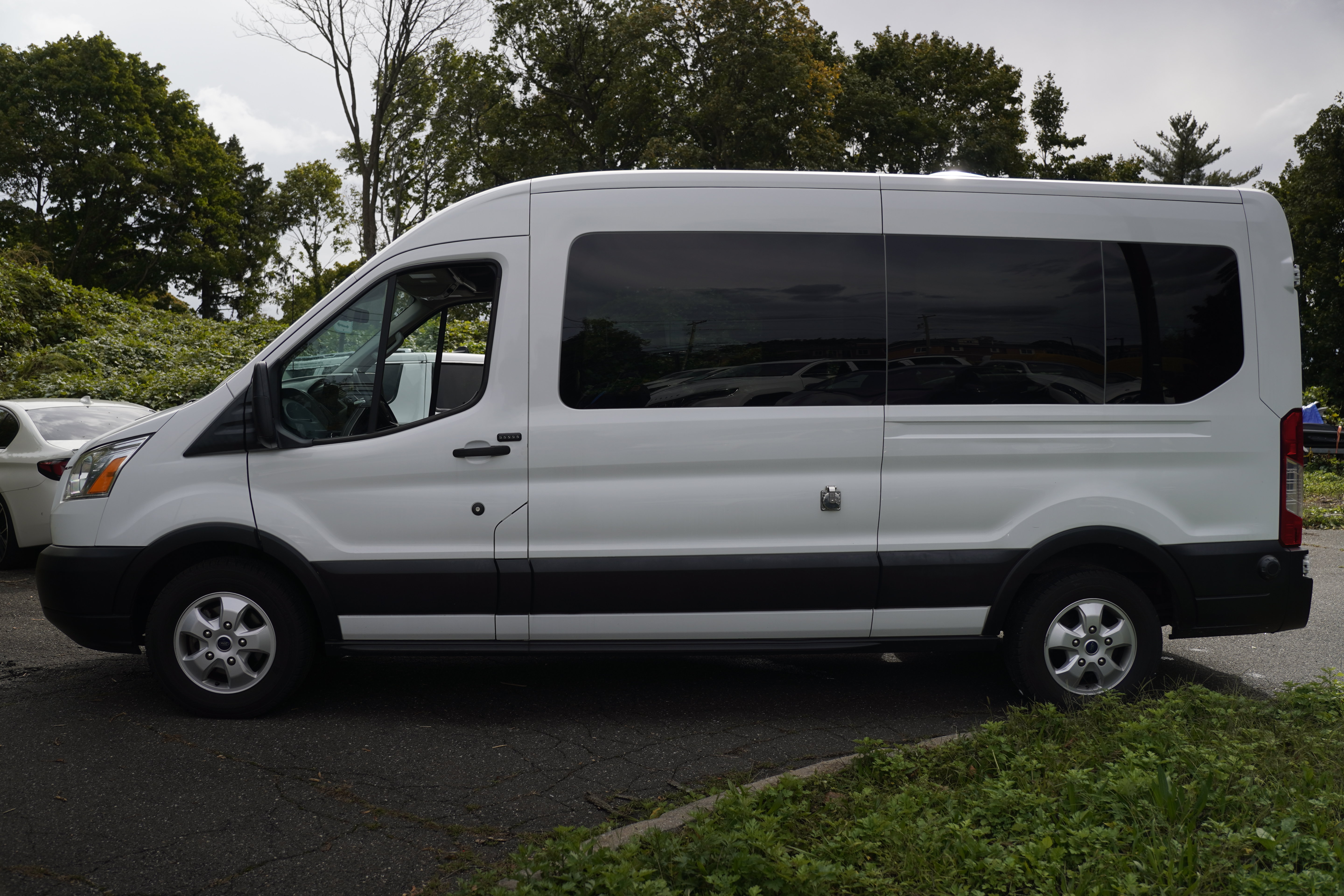Used 2019 Ford Transit 350 XLT RWD image 4