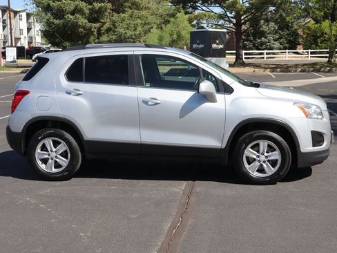 Used 2016 Chevrolet Trax LT AWD/4WD image 3