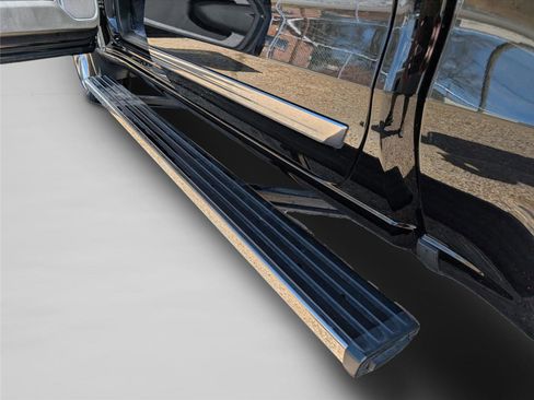 Used 2025 Chevrolet Silverado 1500 High Country w/ Technology Package image 12