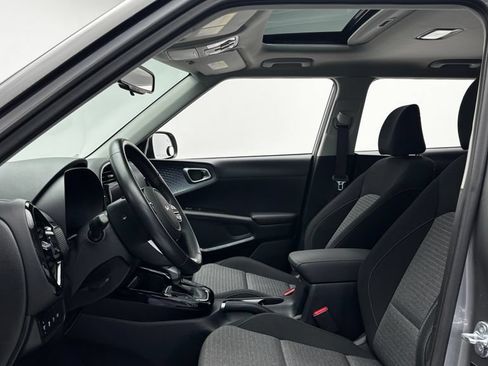 Used 2025 Kia Soul EX FWD image 11