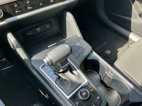 Used 2025 Kia Sportage LX FWD image 36