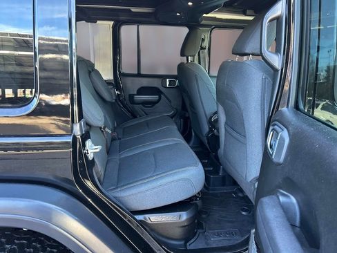 Used 2024 Jeep Wrangler Unlimited image 14