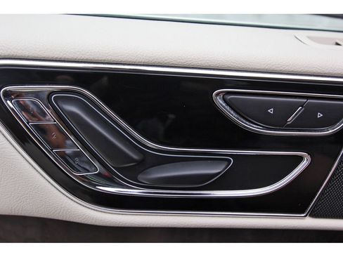 Used 2018 Lincoln Navigator Select w/ Technology Package RWD image 26
