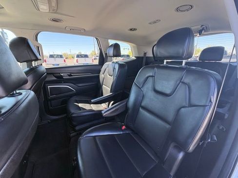 Used 2025 Kia Telluride S FWD image 12