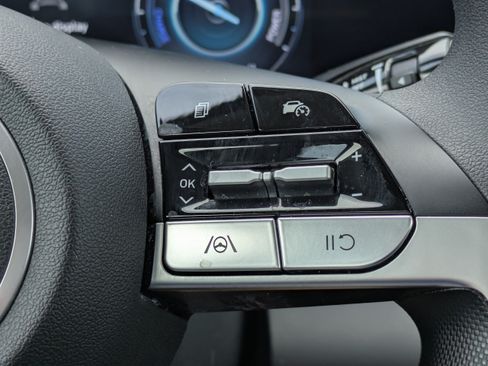 Certified 2024 Hyundai Elantra Blue FWD image 23