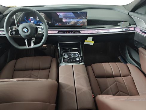 Used 2025 BMW 740i w/ Executive Package image 15