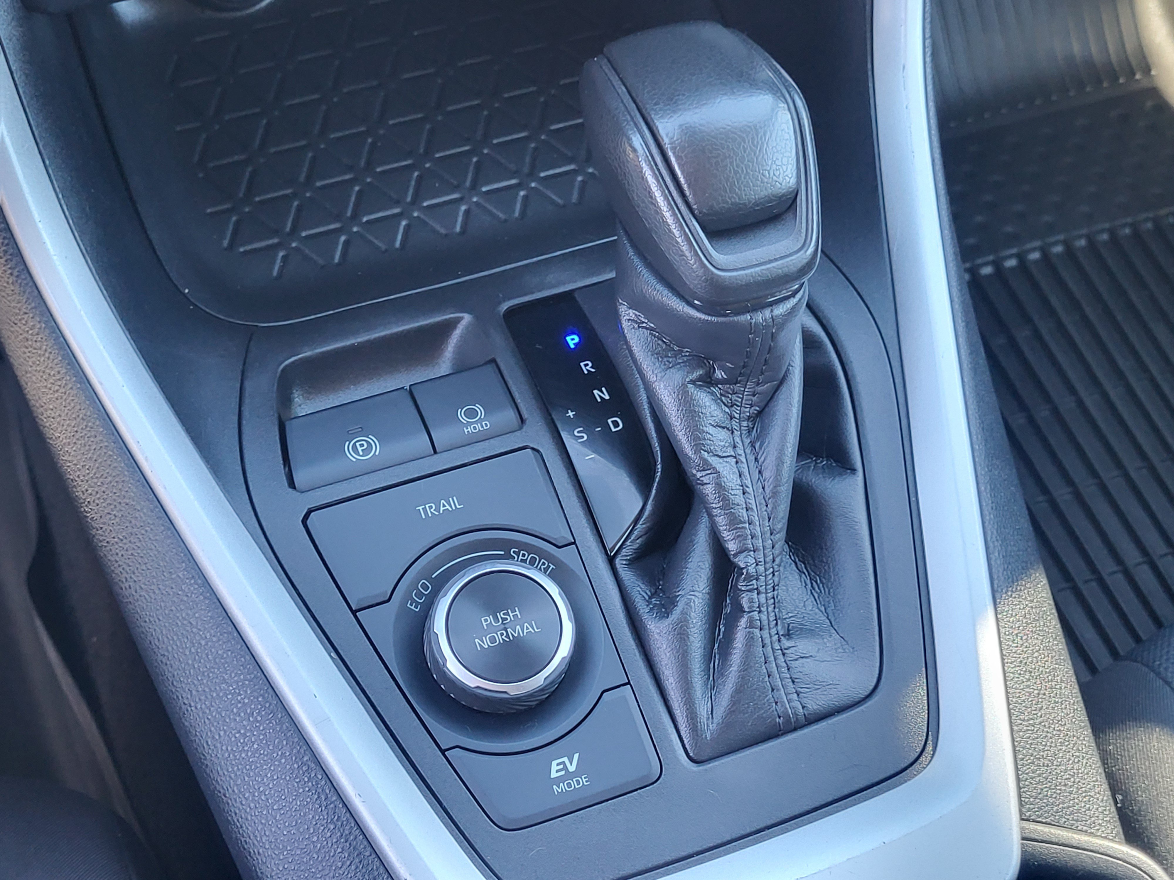 Used 2022 Toyota RAV4 XLE AWD/4WD image 19