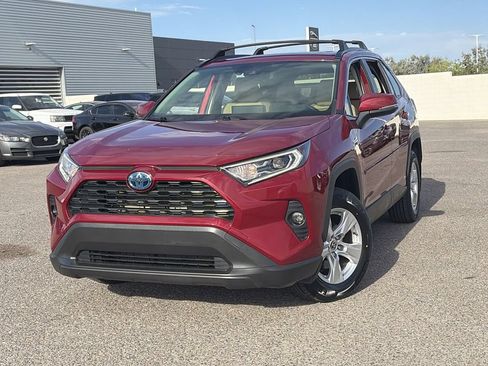 Used 2021 Toyota RAV4 XLE w/ Convenience Package AWD/4WD image 4