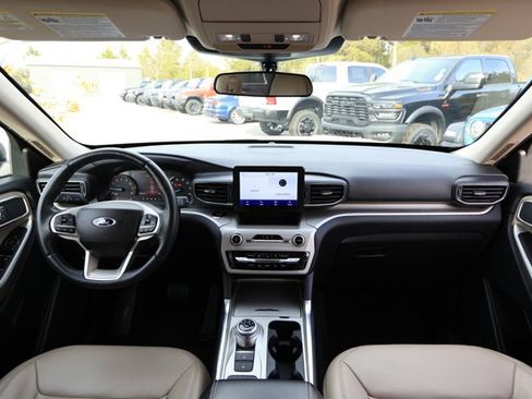 Used 2023 Ford Explorer XLT w/ Equipment Group 202A image 31