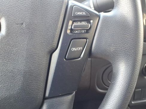 Used 2024 Nissan Frontier SV image 27