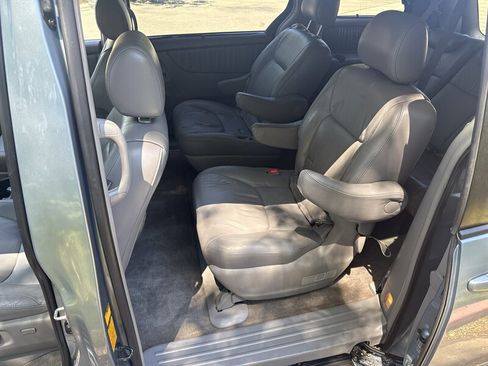 Used 2005 Toyota Sienna FWD image 18