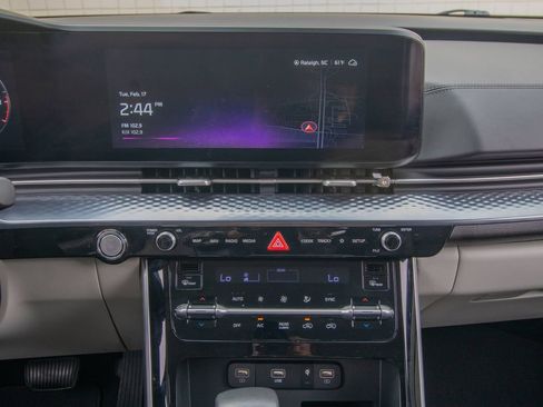 Used 2024 Kia Carnival SX Prestige image 31