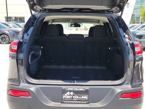 Used 2016 Jeep Cherokee Latitude AWD/4WD image 18