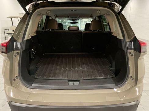 Used 2025 Nissan Rogue SV image 14