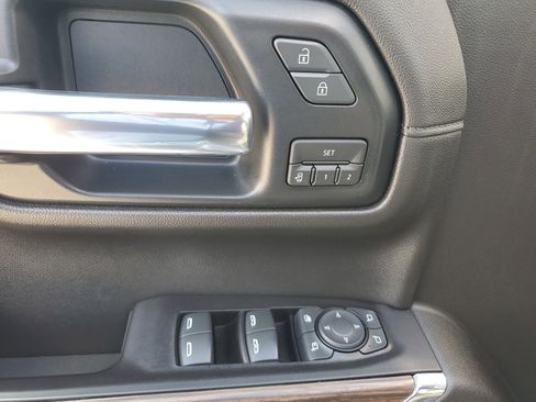 Used 2019 Chevrolet Silverado 1500 High Country w/ Technology Package image 27