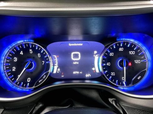Used 2021 Chrysler Pacifica Touring-L w/ Uconnect Theater Family Group FWD image 20